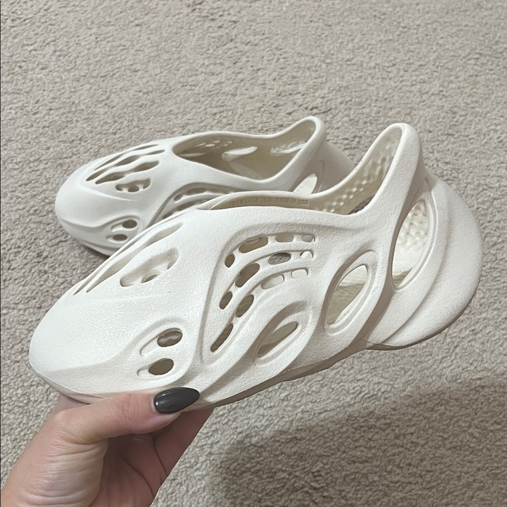 Yeezy Foam Runners in Cream
